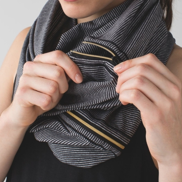 Lululemon Vinyasa Infinity Scarf - Picture 1 of 10